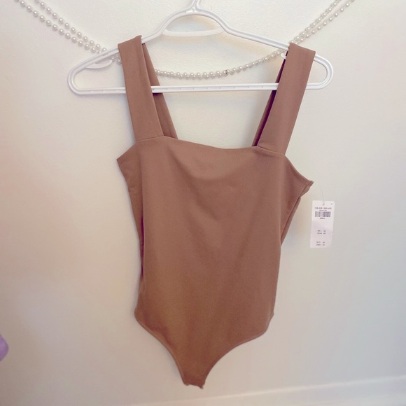 Double-Layered Seamless Fabric Squareneck Bodysuit - Picture 2 of 6